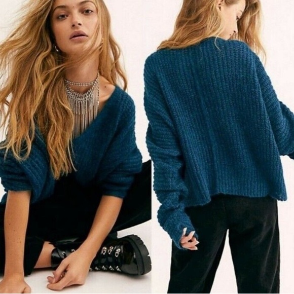 Free People Moonbeam V-Neck Lagoon Alpaca Blend Sweater Size Medium NWT - Picture 1 of 6